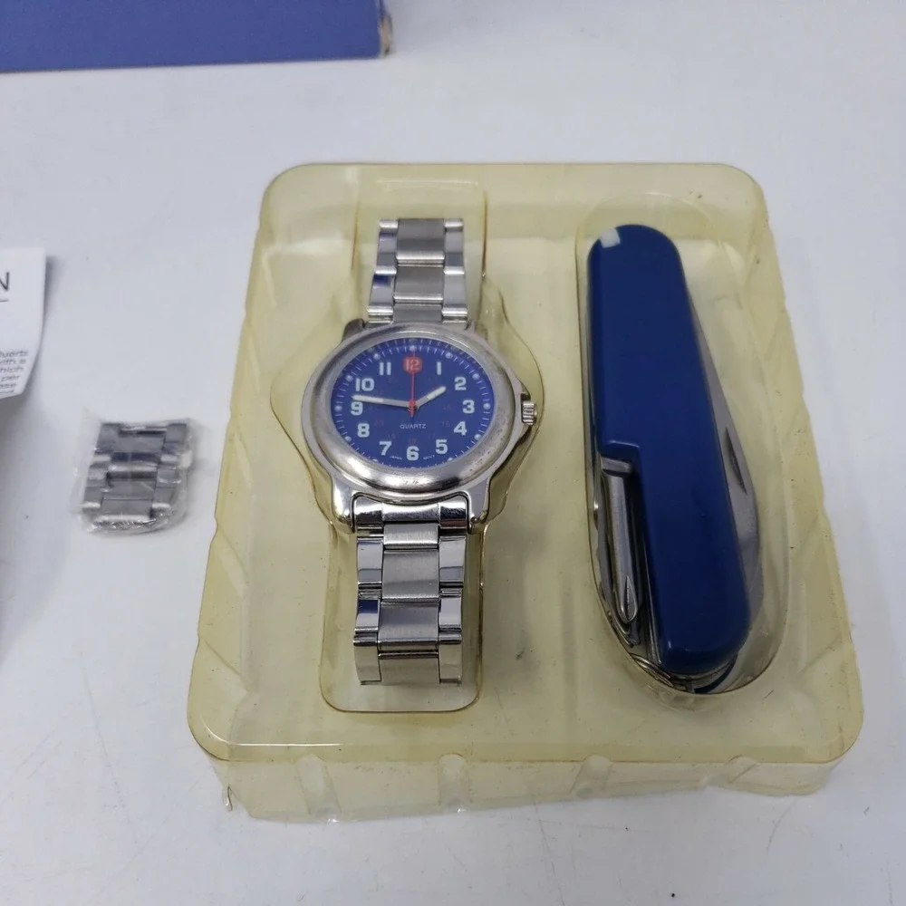 2002 Avon Quartz‎ Watch & Multi-Function Knife Gift Box Set / BRAND NEW